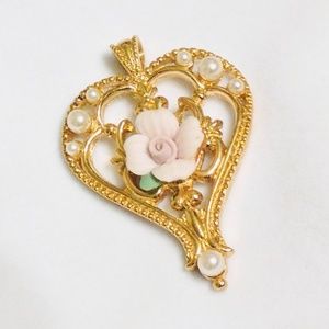Vintage Avon Victorian Heart Pendant